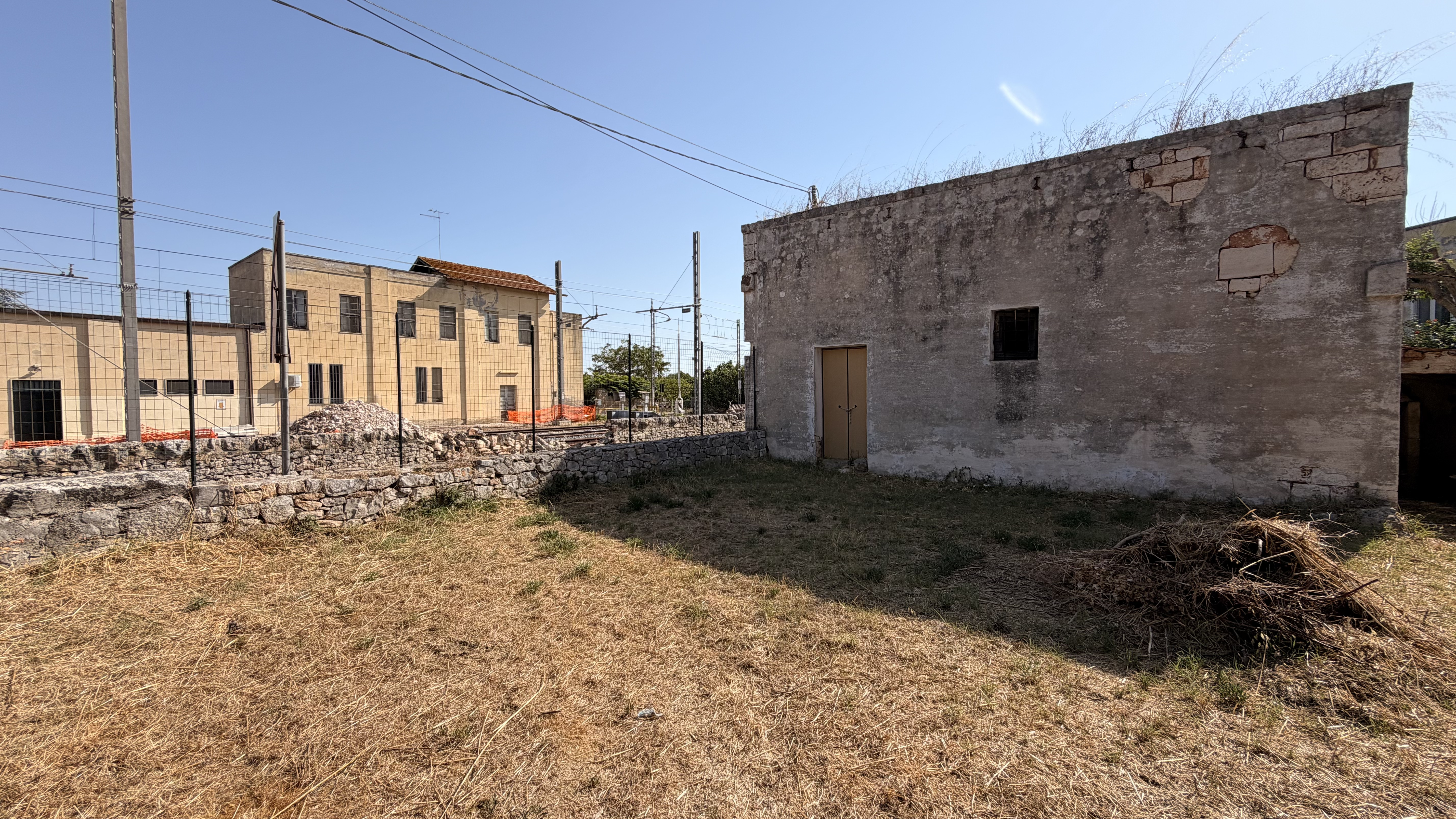 Prossimit&agrave; del paese Fabbricato in Pietra con Terreno